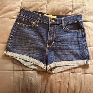 Hollister size 3